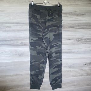 NWT-Women’s Camo Pull On Joggers, Green Camo